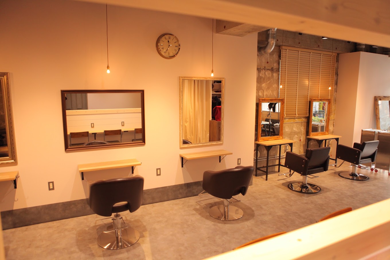 Road Hair Lounge／Road Hair池袋東口店店舗内装写真